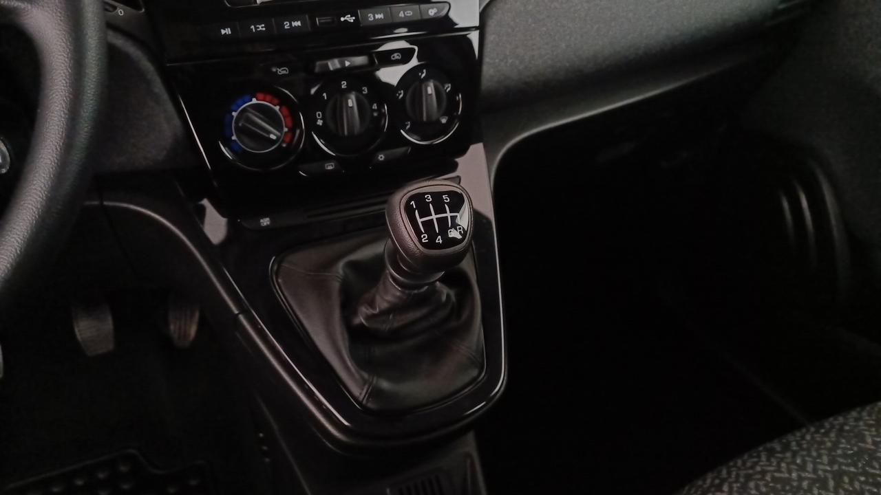 LANCIA Ypsilon III 2021 - Ypsilon 1.0 firefly hybrid Silver s&s 70cv