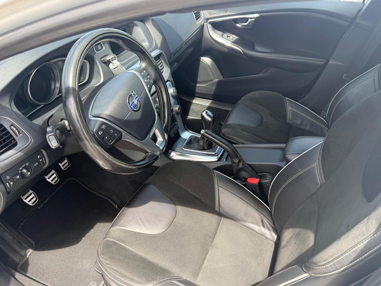 Volvo V40 D2 'eco' R-design Momentum