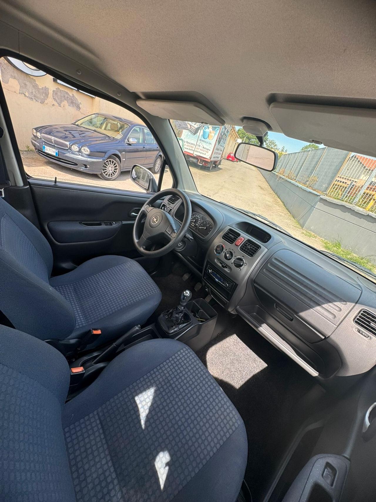 Opel Agila 1.2 16V Per Neopatentati