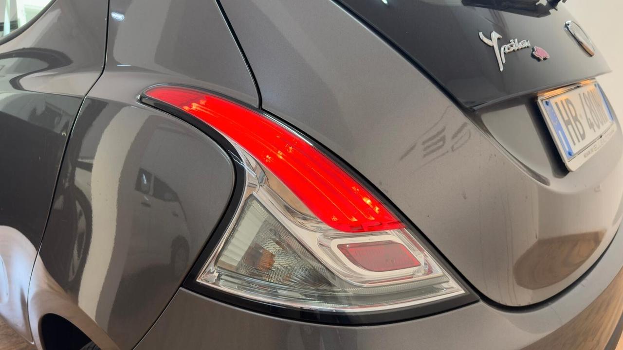Lancia Ypsilon 1.2 69 CV 5 porte GPL Ecochic Elefantino