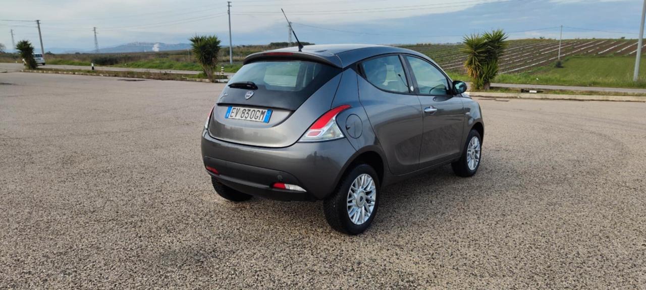 Lancia Ypsilon 0.9 TwinAir 85 CV 5 porte Metano Ecochic Gold