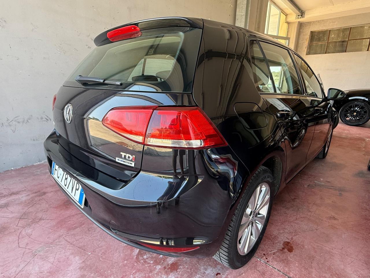 Solo da QUALITYCARS PESCARA Volkswagen Golf 1.6 TDI 110 CV 5p. Comfortline BlueMotion Tchnology mantenuta in buone condizioni, pronta all’uso! Auto da veri internditori!!!!!!