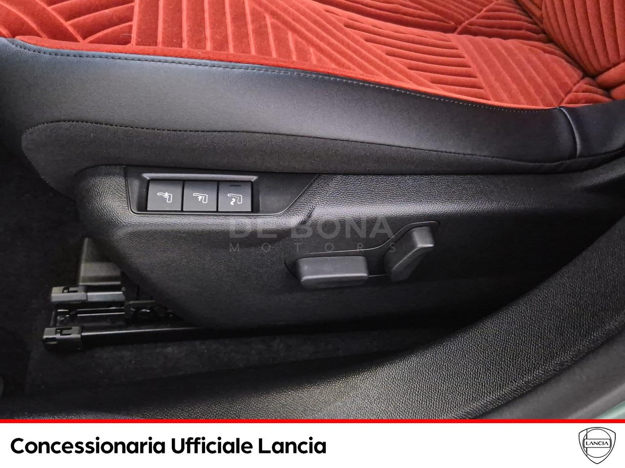 Lancia Ypsilon 1.2 mhev edizione cassina e-dct