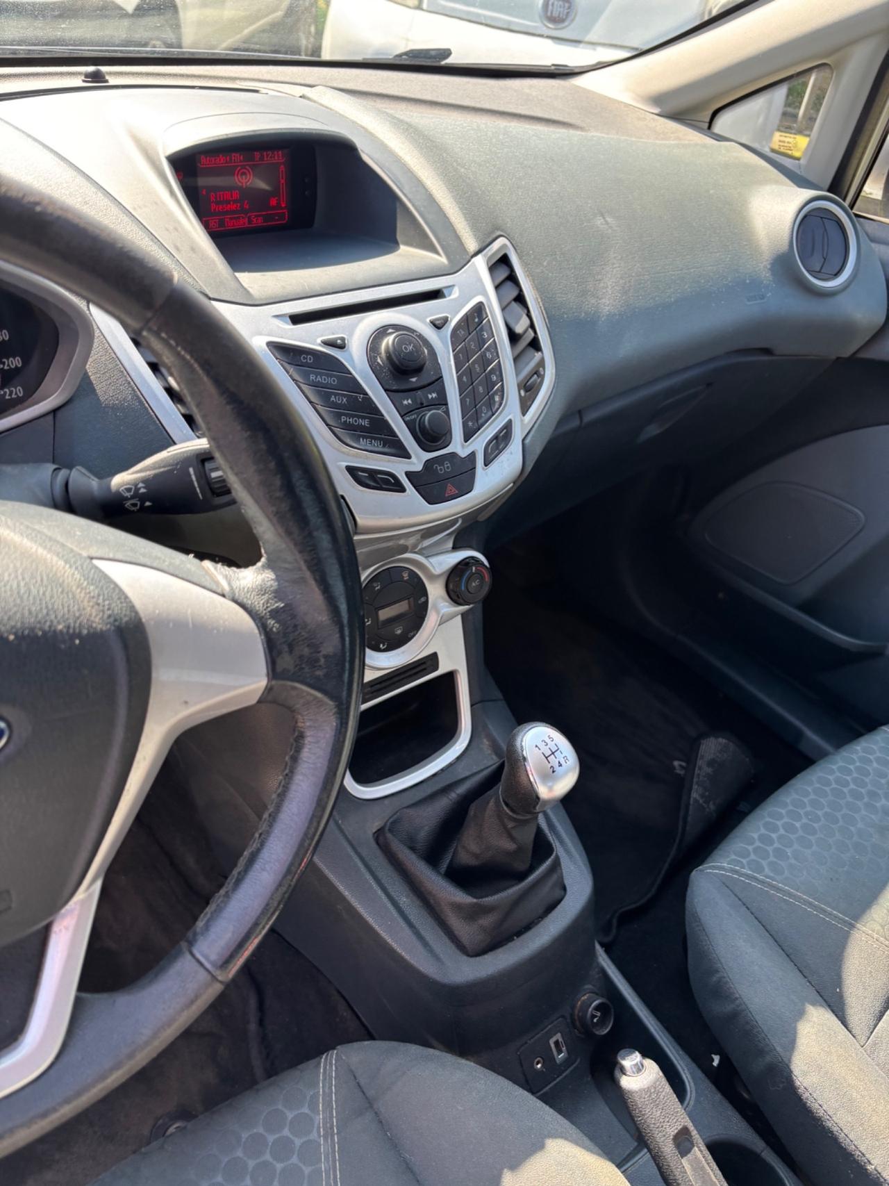 Ford Fiesta 1.2 16V 5p. Ghia per neo patentato