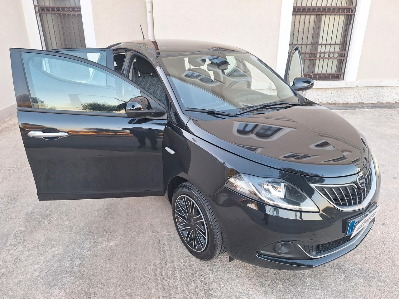 Lancia Ypsilon 1.0 Hybrid GOLD 2022