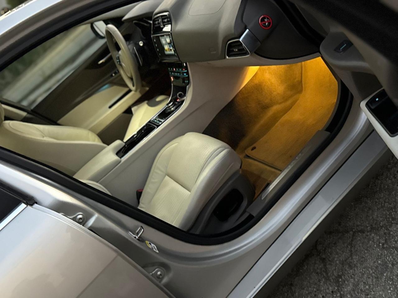 Jaguar XE 2.0 D 180 CV aut. Portfolio