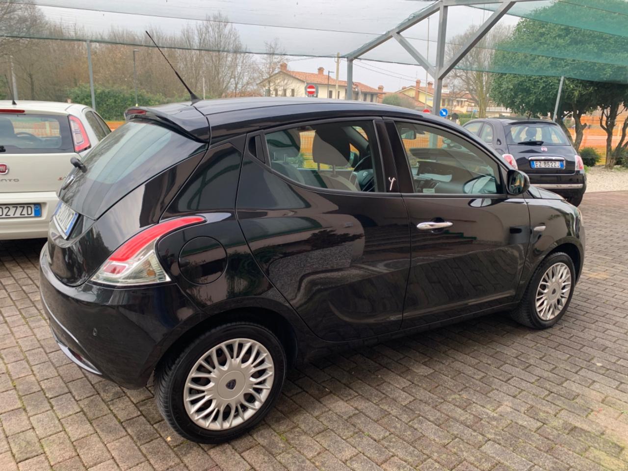Lancia Ypsilon 1.2 69 CV 5 porte Platinum