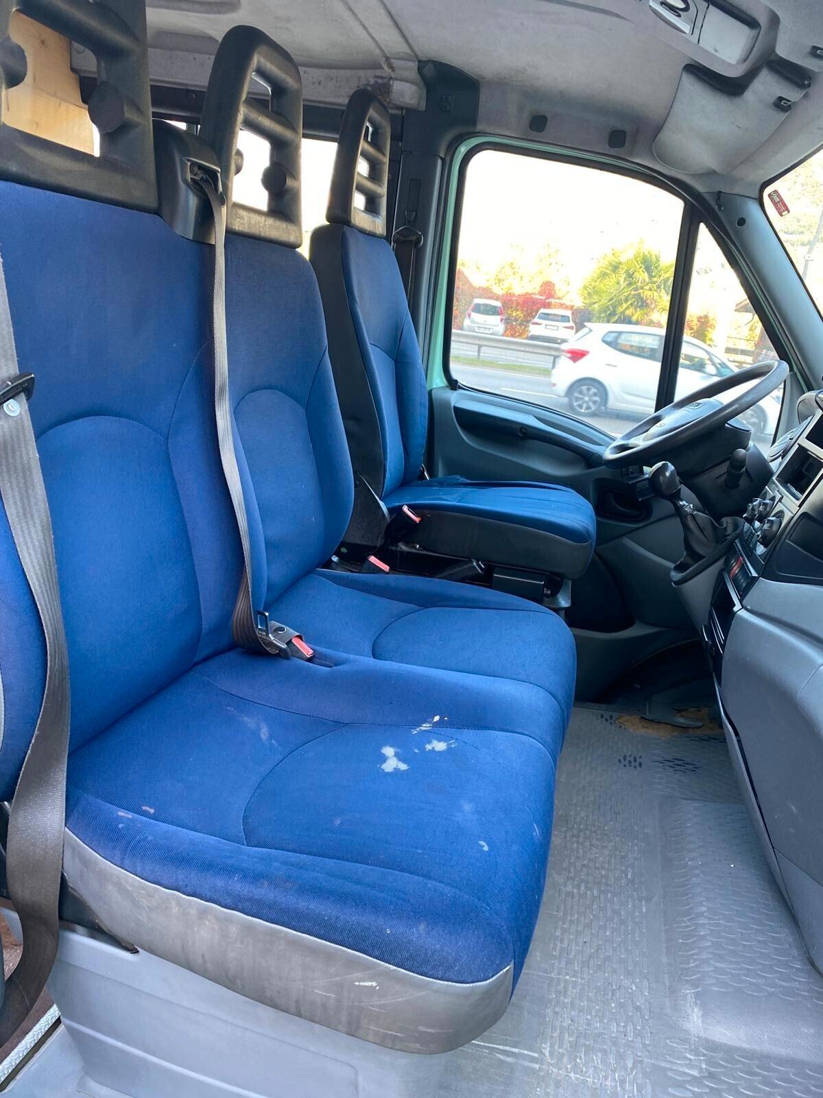 Furgone Iveco Daily 7 posti