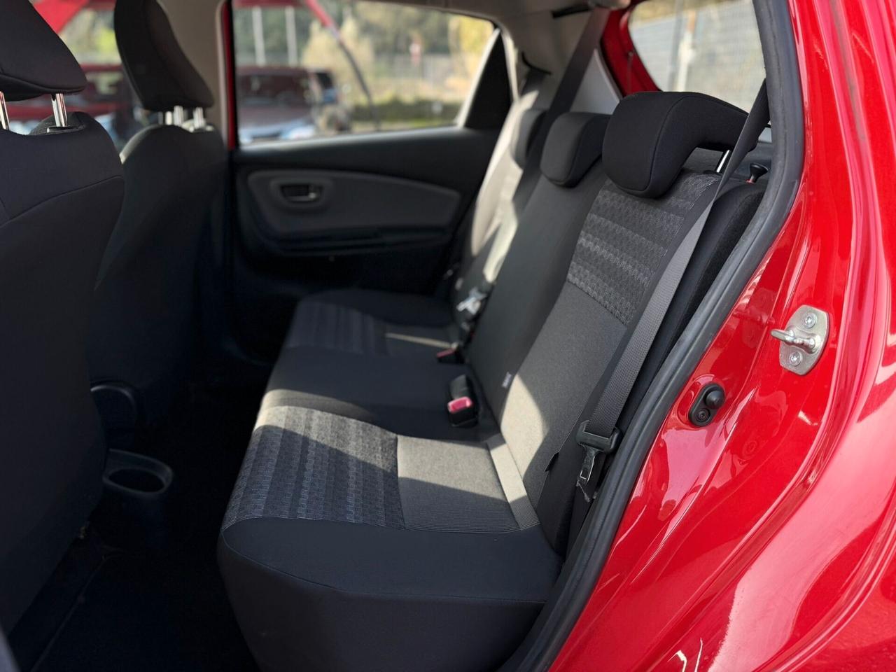 Toyota Yaris 1.3 5 porte trend red edition