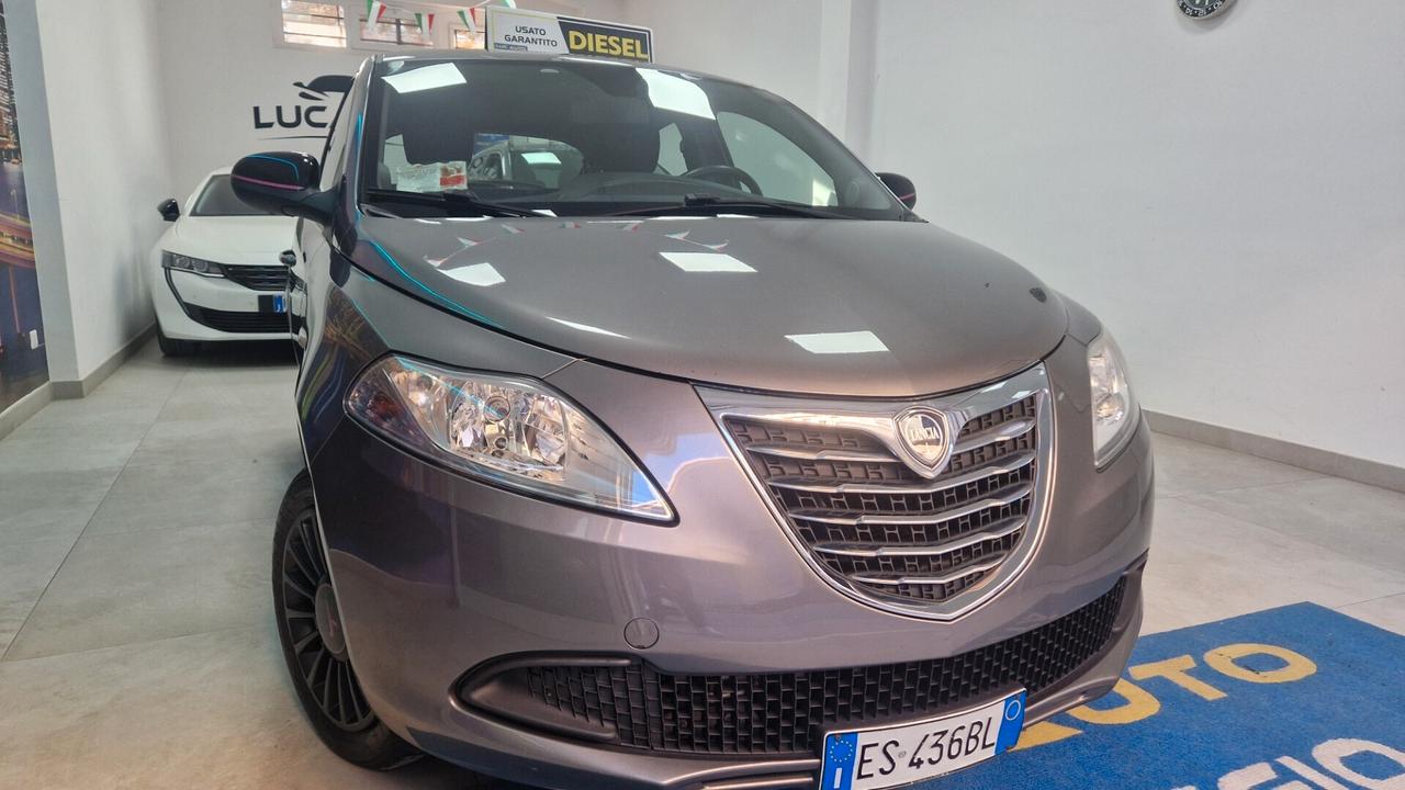 Lancia Ypsilon 1.3 MJT bicolor