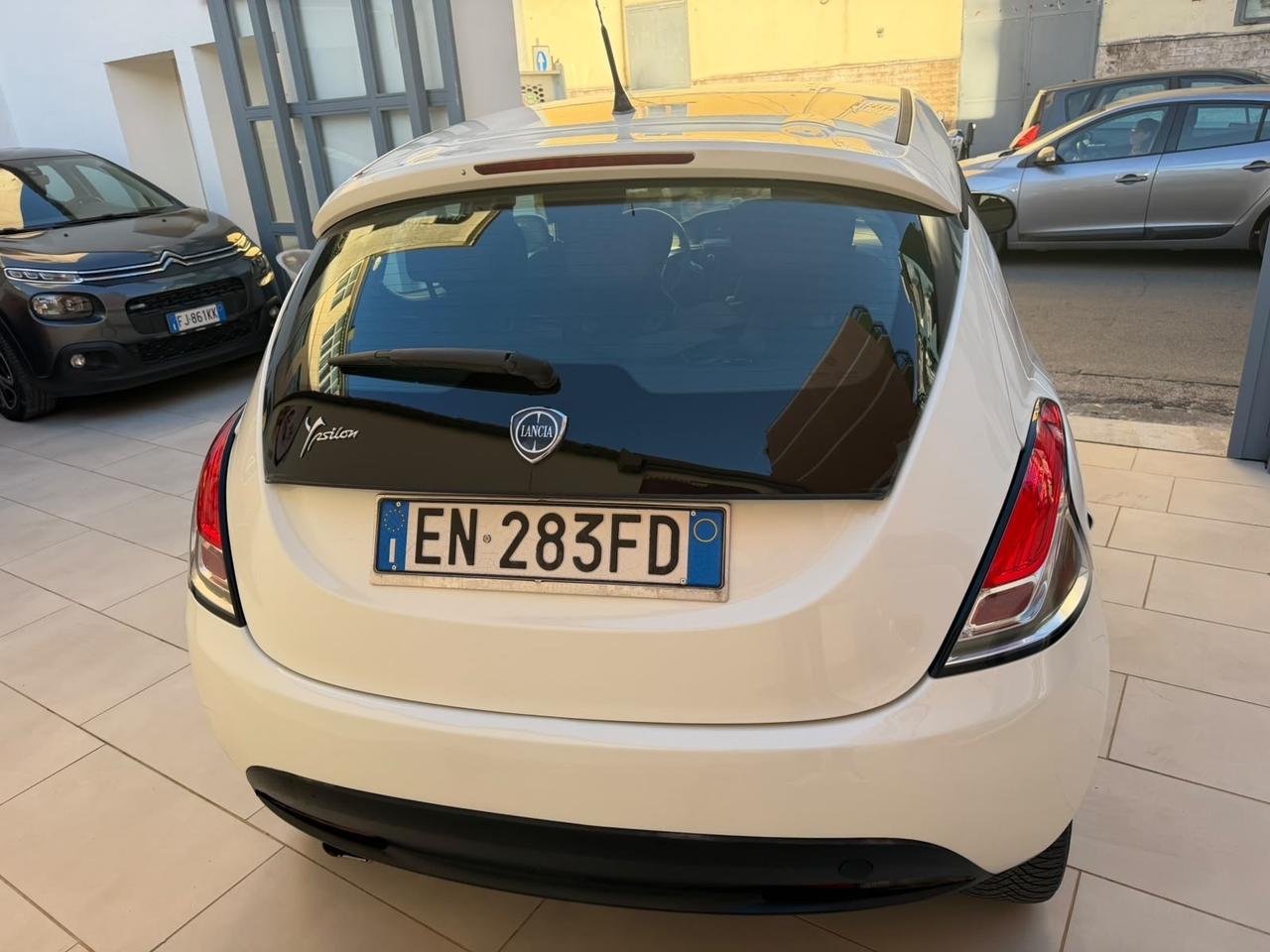 Lancia Ypsilon 1.2 69 CV 5 porte GPL Ecochic Platinum