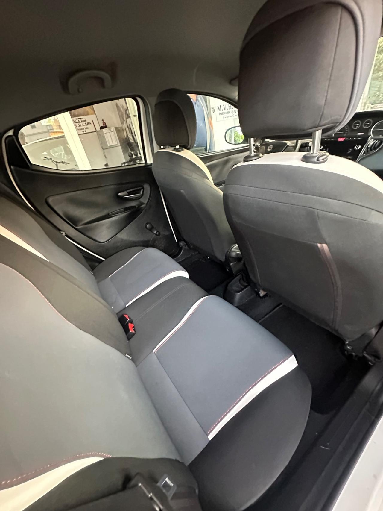 Lancia Ypsilon 0.9 TwinAir 85 CV 5 porte Metano Ecochic Elefantino