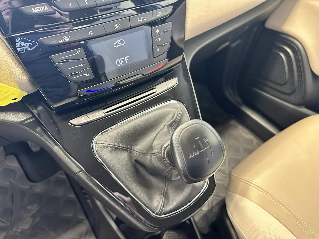 Lancia Ypsilon 0.9 t.air Platinum s&s 85cv dfn