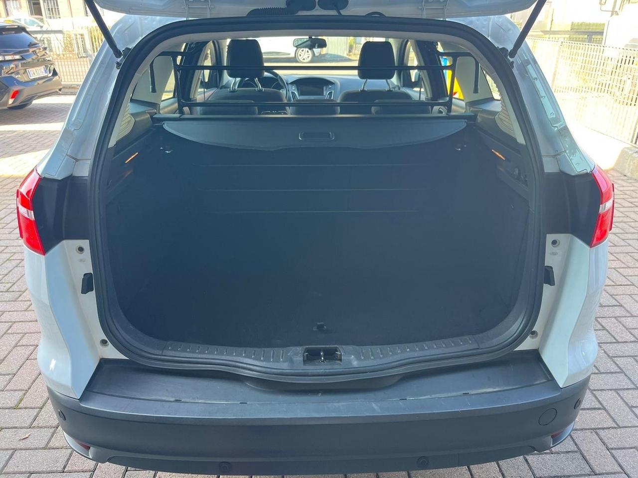 Ford focus 1.5 120 cv N1 autocarro con posti ivata