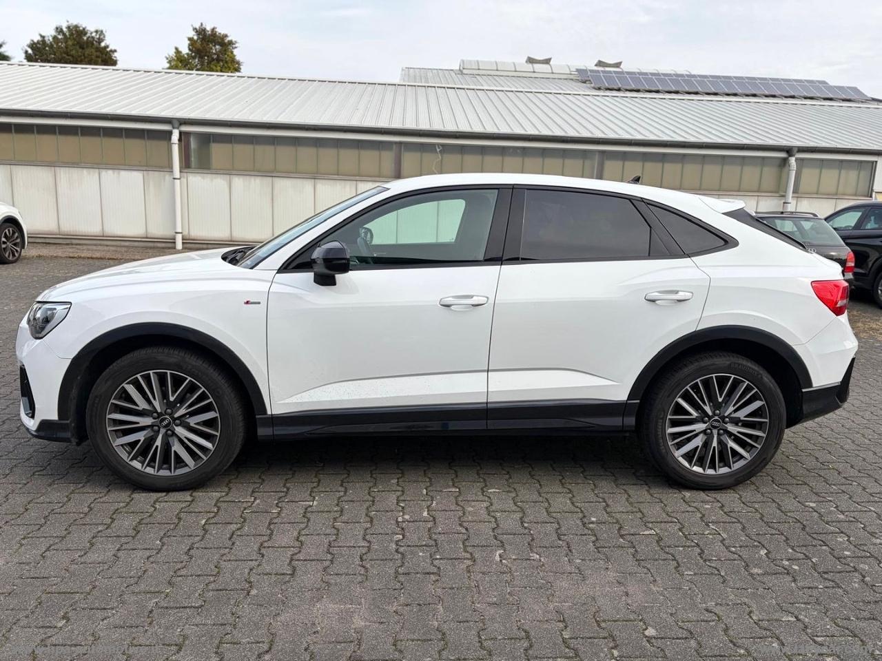 AUDI Q3 SPORTBACK 2.0TDI S-LINE BLACK EDITION