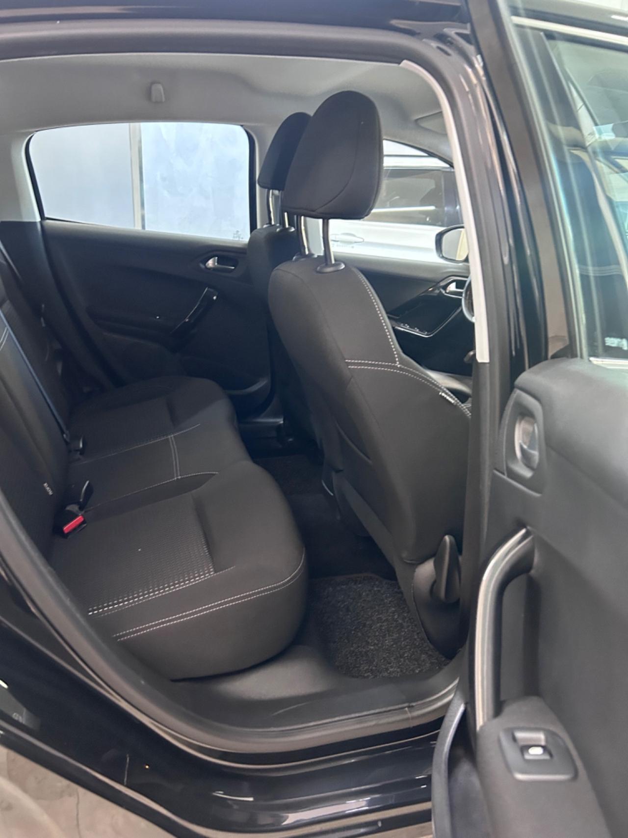 Peugeot 208 PureTech 82 5 porte Allure