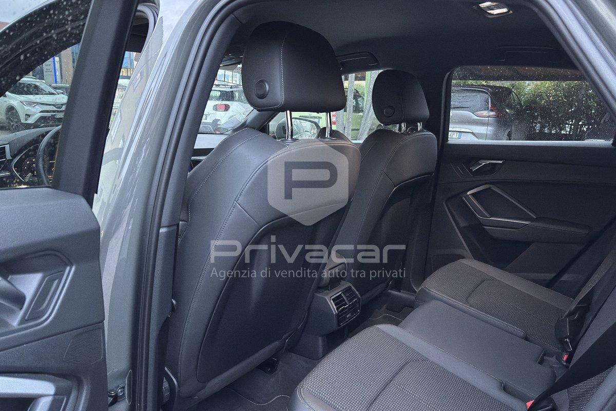 AUDI Q3 35 TDI Business Advanced