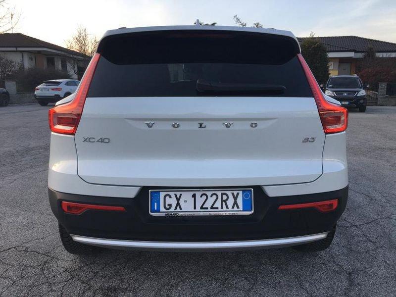 Volvo XC40 B3 automatico Essential 12.485 KM!! PARI NUOVO