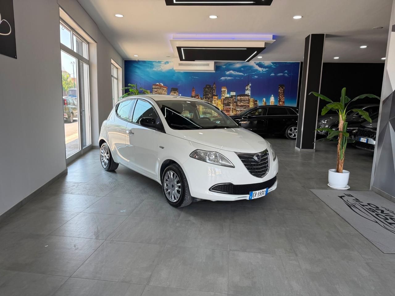 Lancia Ypsilon 1.2 69 CV 5 porte S&S Silver-2013