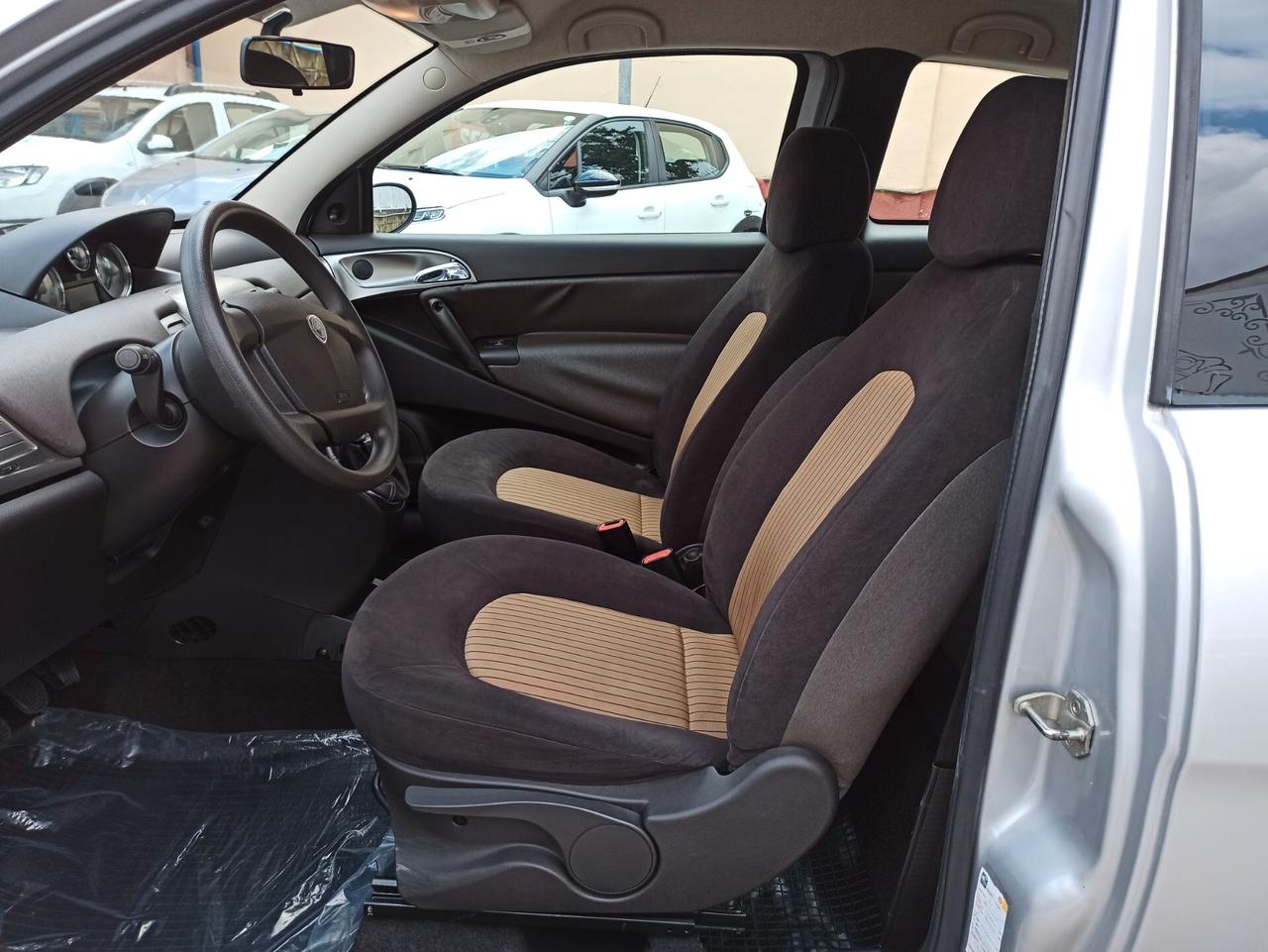 Lancia Ypsilon 1.2 8v Oro