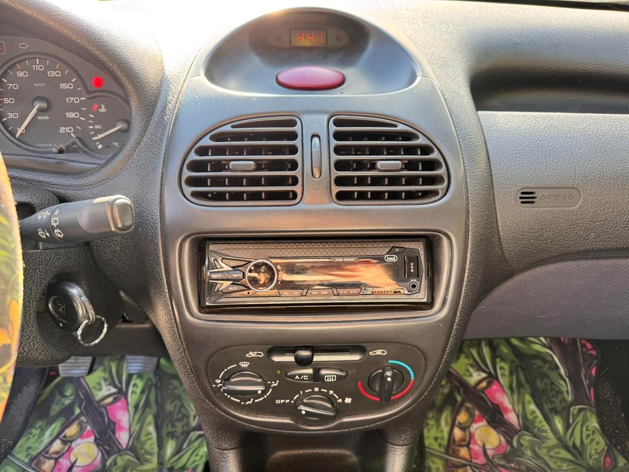 Peugeot 206 1.1 3p. XR