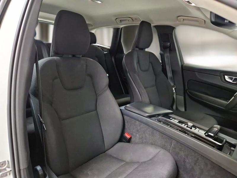 VOLVO XC60 B4 D AWD AUTOMATICO MOMENTUM PRO SUV
