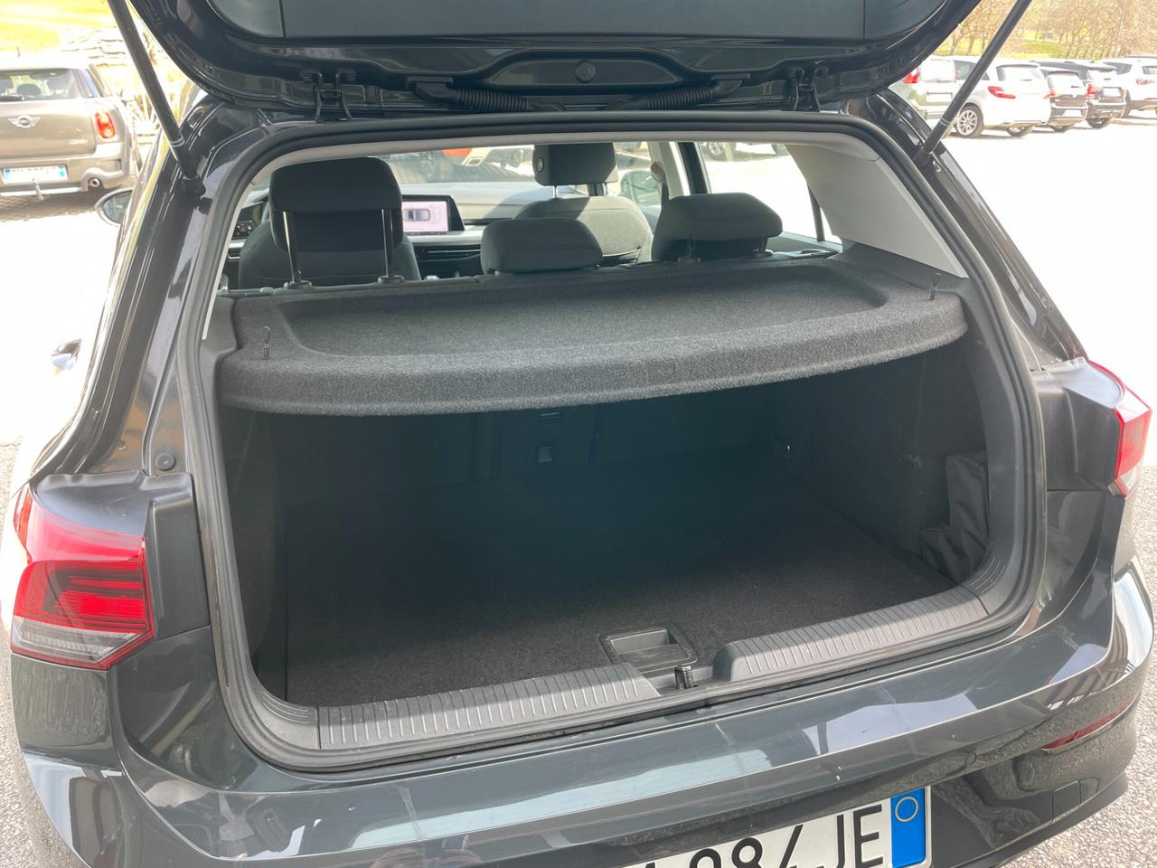 Volkswagen Golf 8 2.0 TDI 115 CV SCR Life "MANUALE"