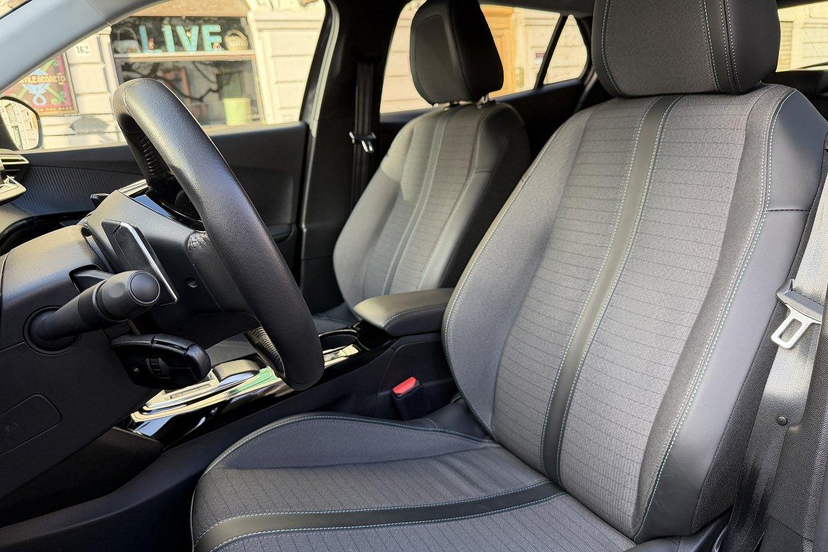 PEUGEOT 2008 PureTech 130 S&S EAT8 Allure