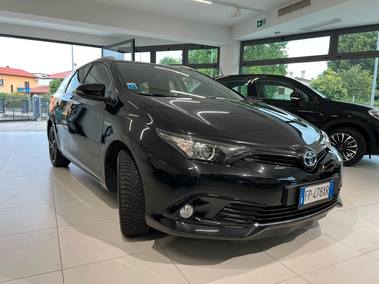 Toyota Auris Touring Sports 1.8 Hybrid Black Edition
