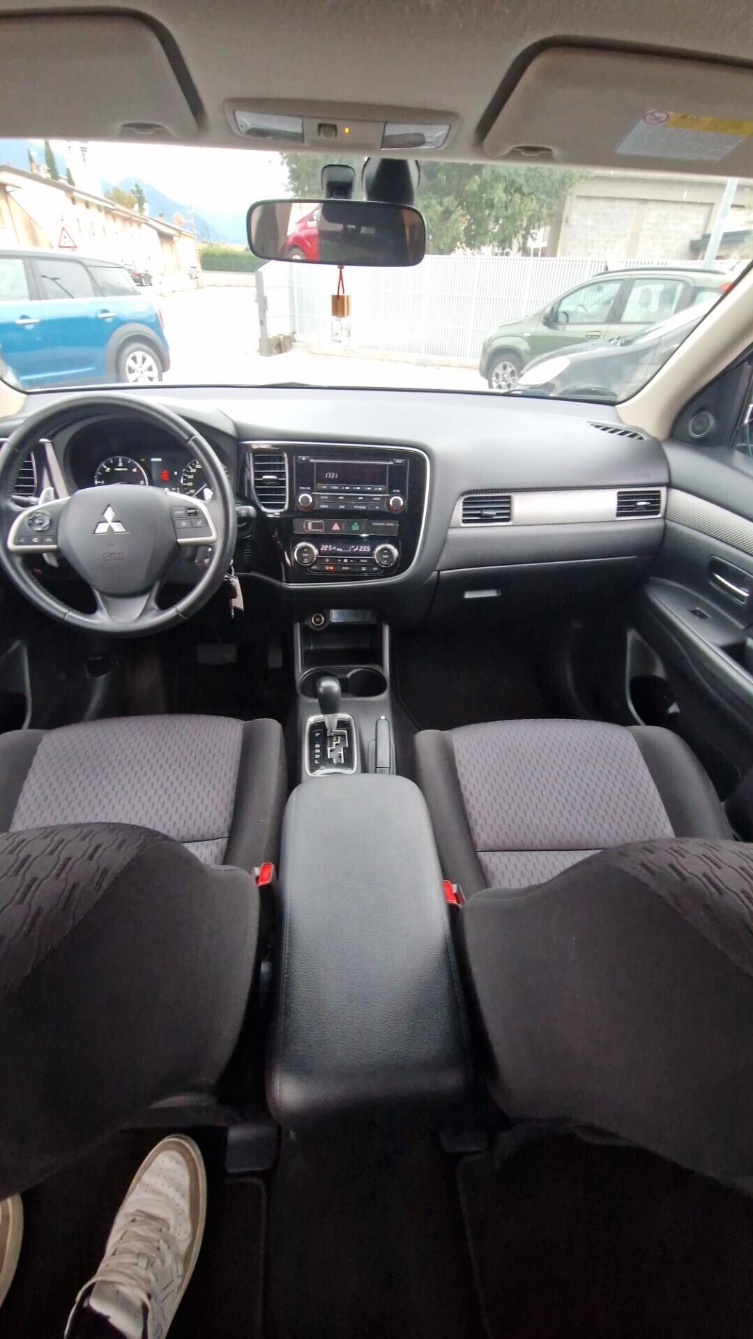 Mitsubishi Outlander 2.2 DI-D 4x4 full automatico