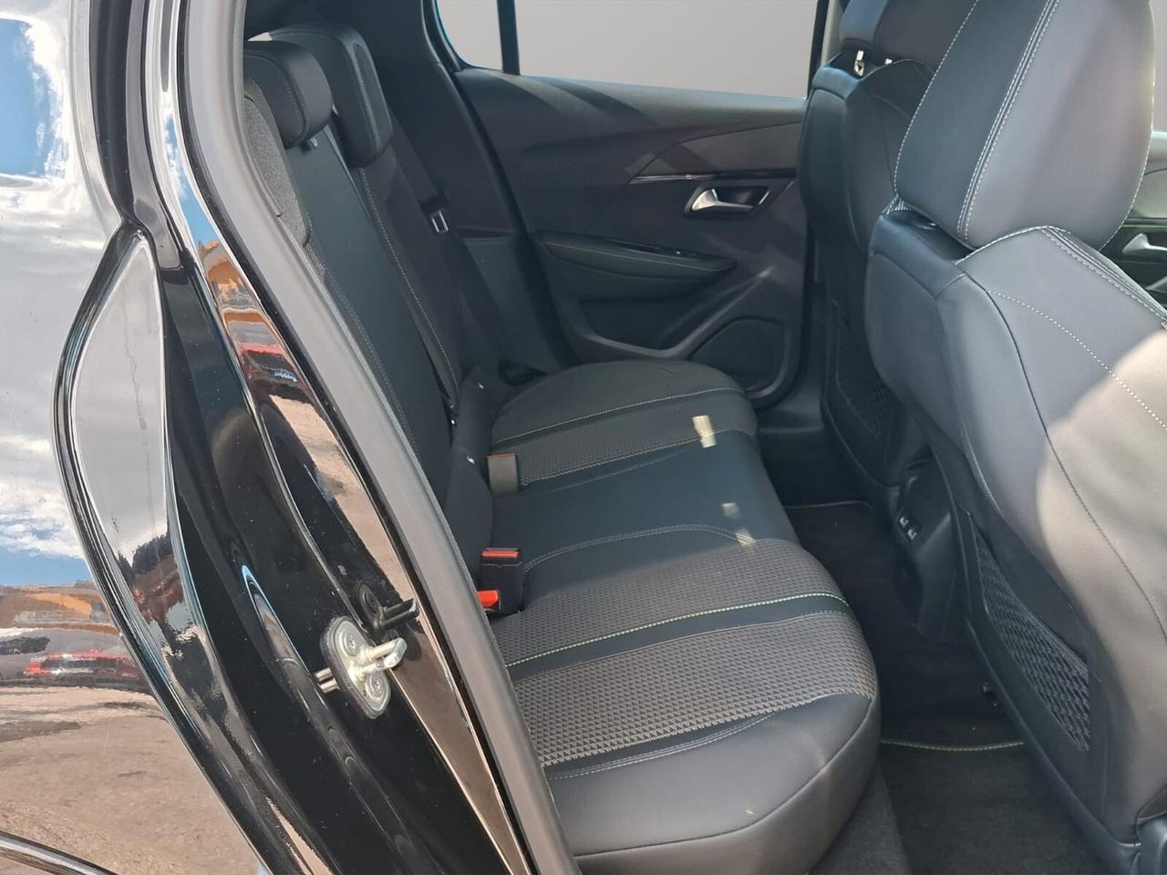 Peugeot 208 motore elettrico 136 CV 5 porte GT