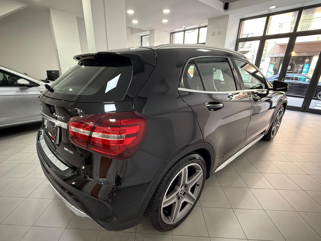 MERCEDES- BENZ GLA 200 D 136CV AMG PREMIUM PLUS 4MATIC
