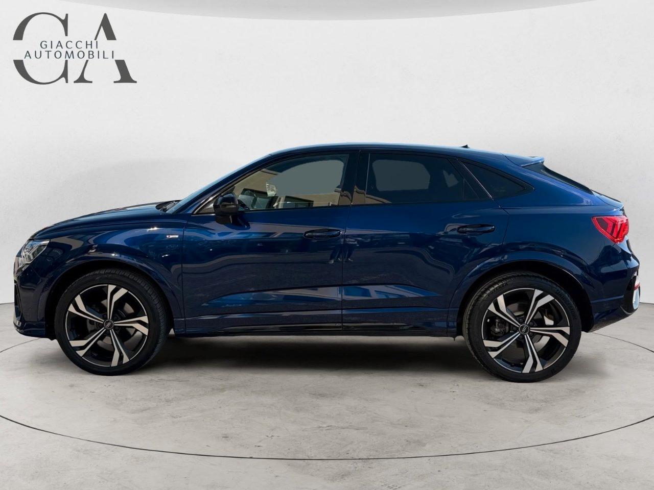 Audi Q3 Sportback 35 2.0 tdi Identity Black s-tronic