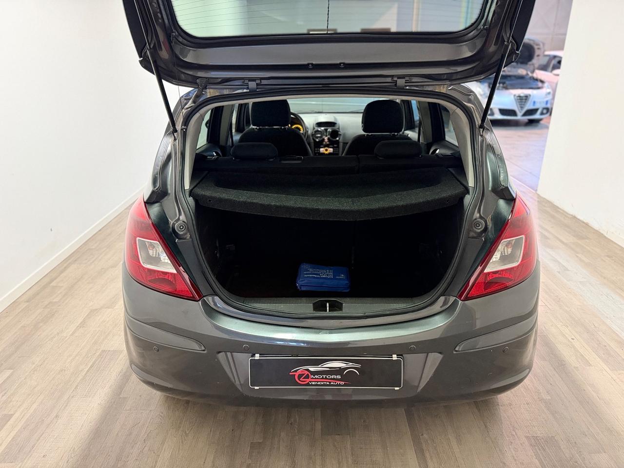 Opel Corsa 1.2 5 porte Cosmo NEOPATENTATI