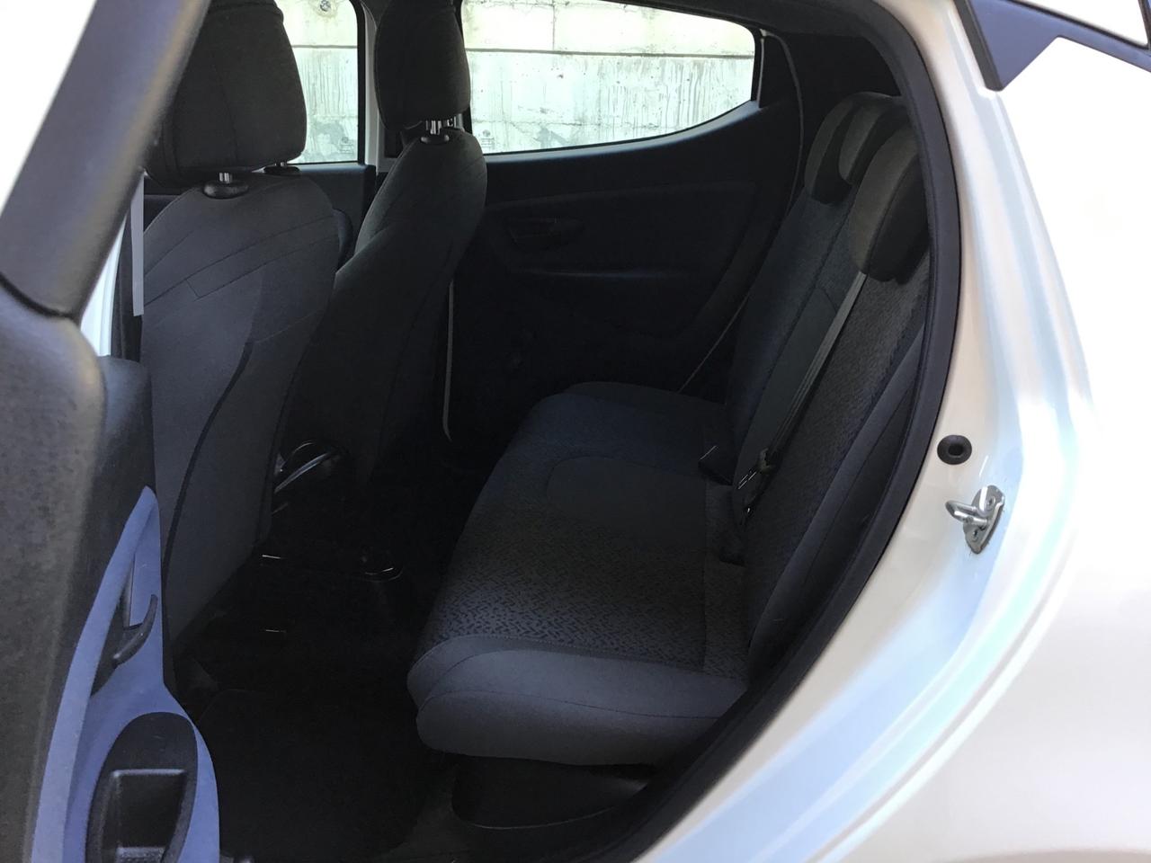 Lancia Ypsilon 1.0 FireFly 5 porte S&S Hybrid Silver