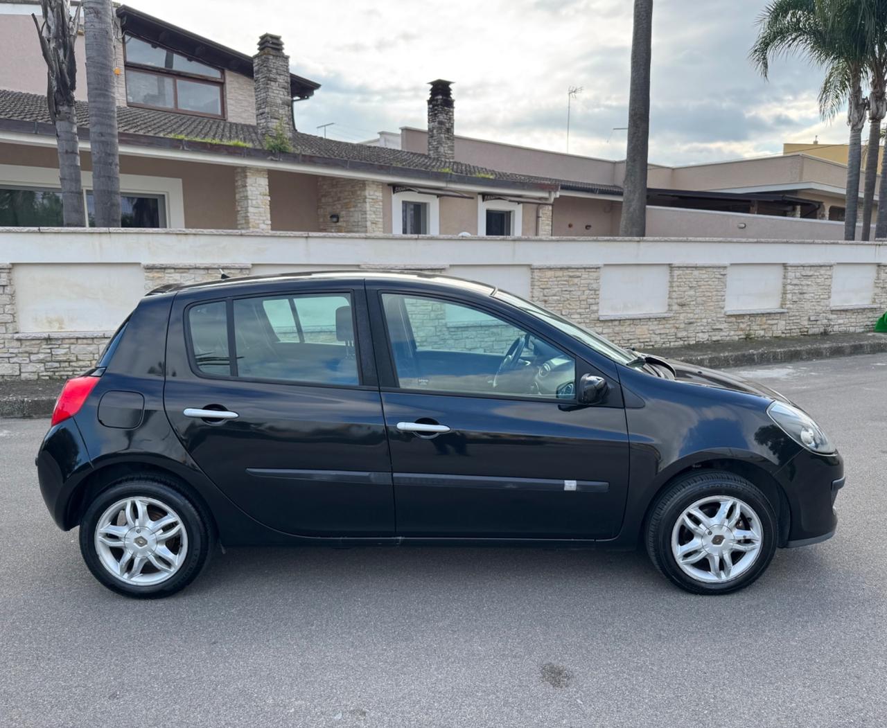 RENAULT CLIO 1.2 BENZINA LUXE