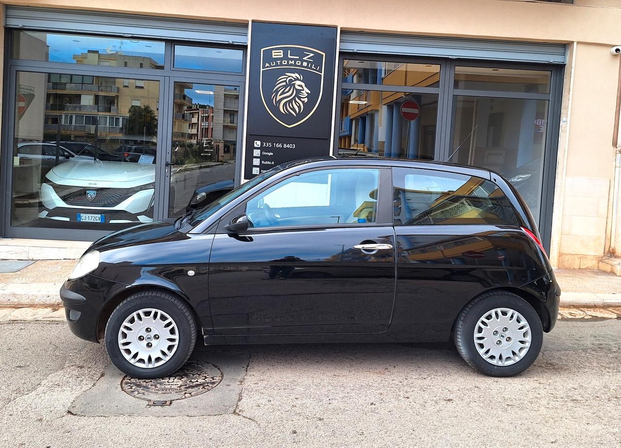 Lancia Ypsilon 1.2 16V Oro
