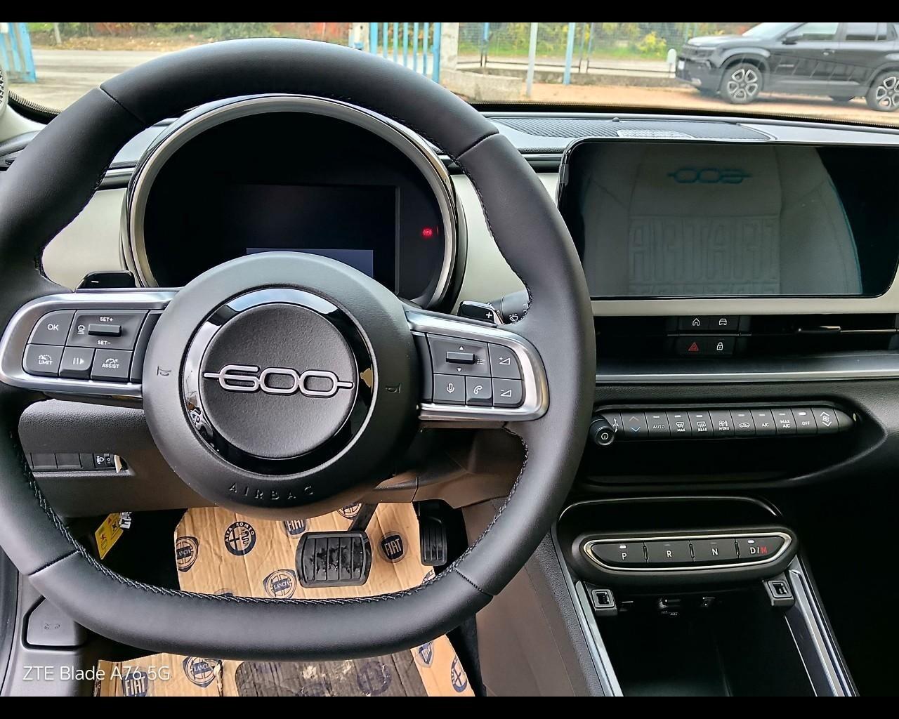 Fiat 600 Hybrid 110 CV DCT MHEV Business