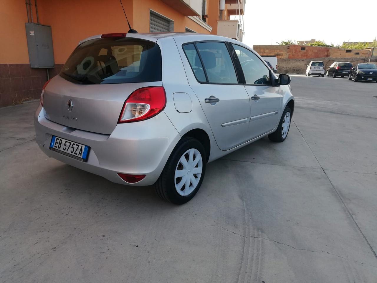 Renault Clio 1.2 16V 5 porte Dynamique