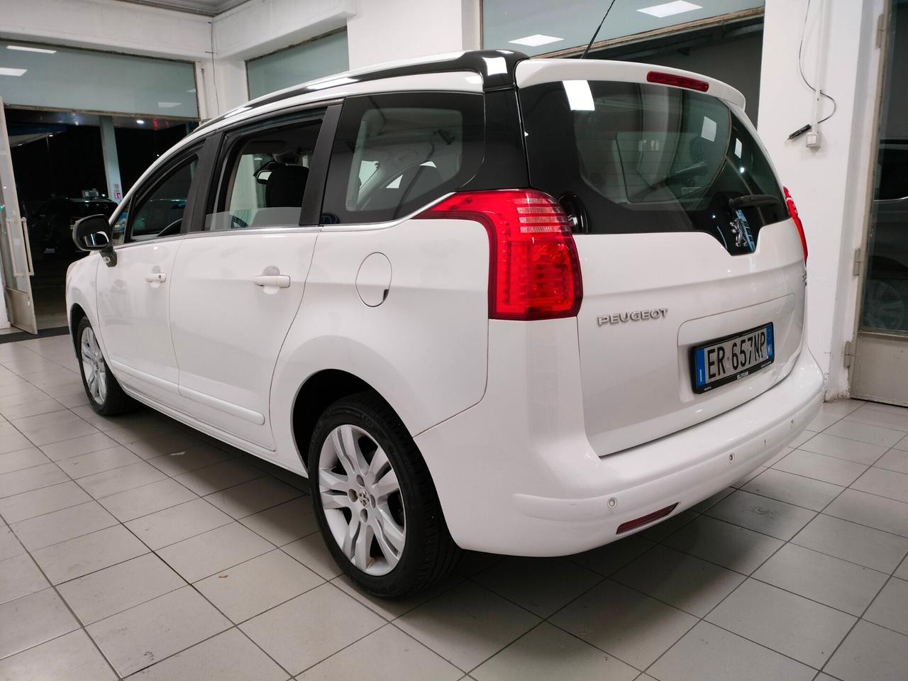 Peugeot 5008 1.6 e-HDi 115CV Stop&Start cambio robotizzato Allure