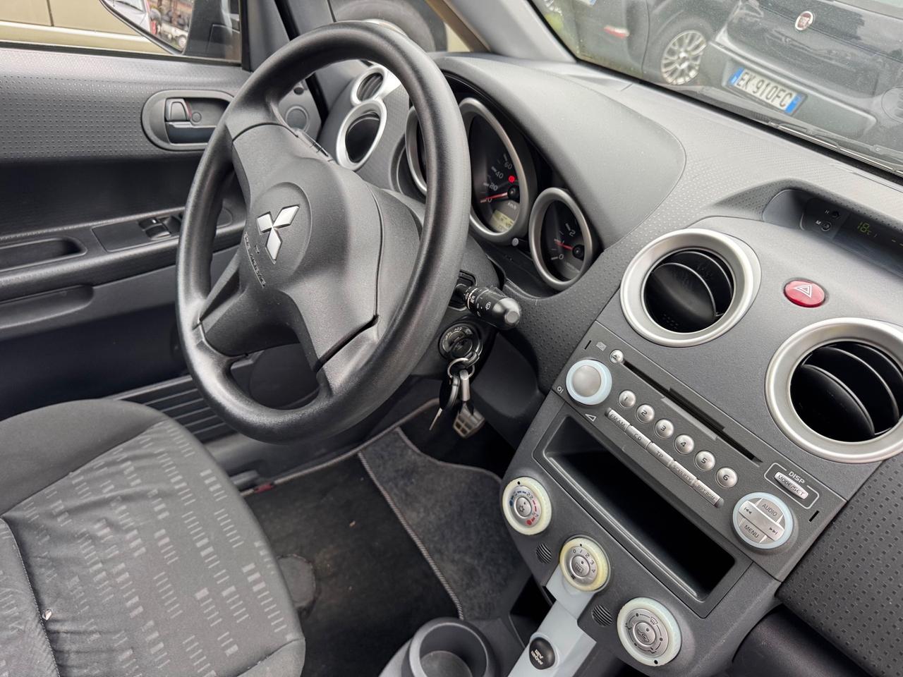 Mitsubishi Colt 1.1 12V 3p. Neoplasie