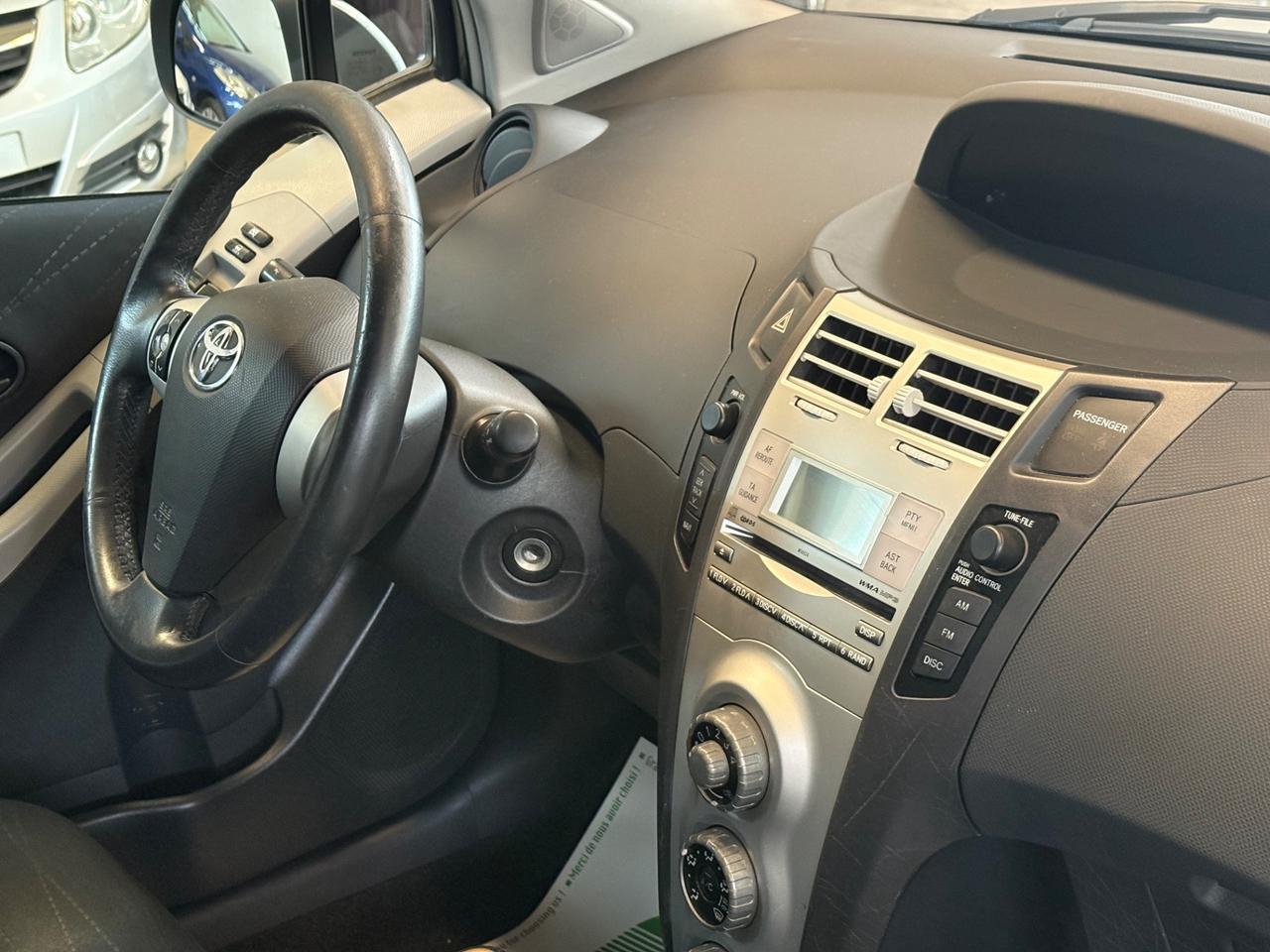 Toyota Yaris 1.0 5 porte Sol