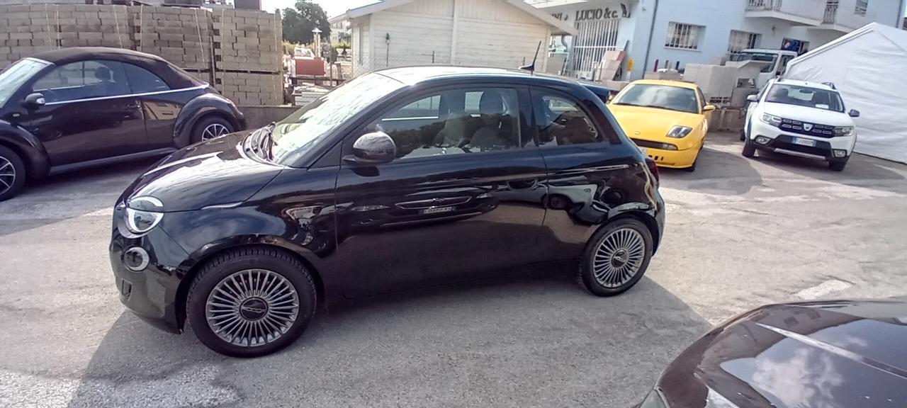 Fiat 500 500e Berlina 42 kWh La Prima