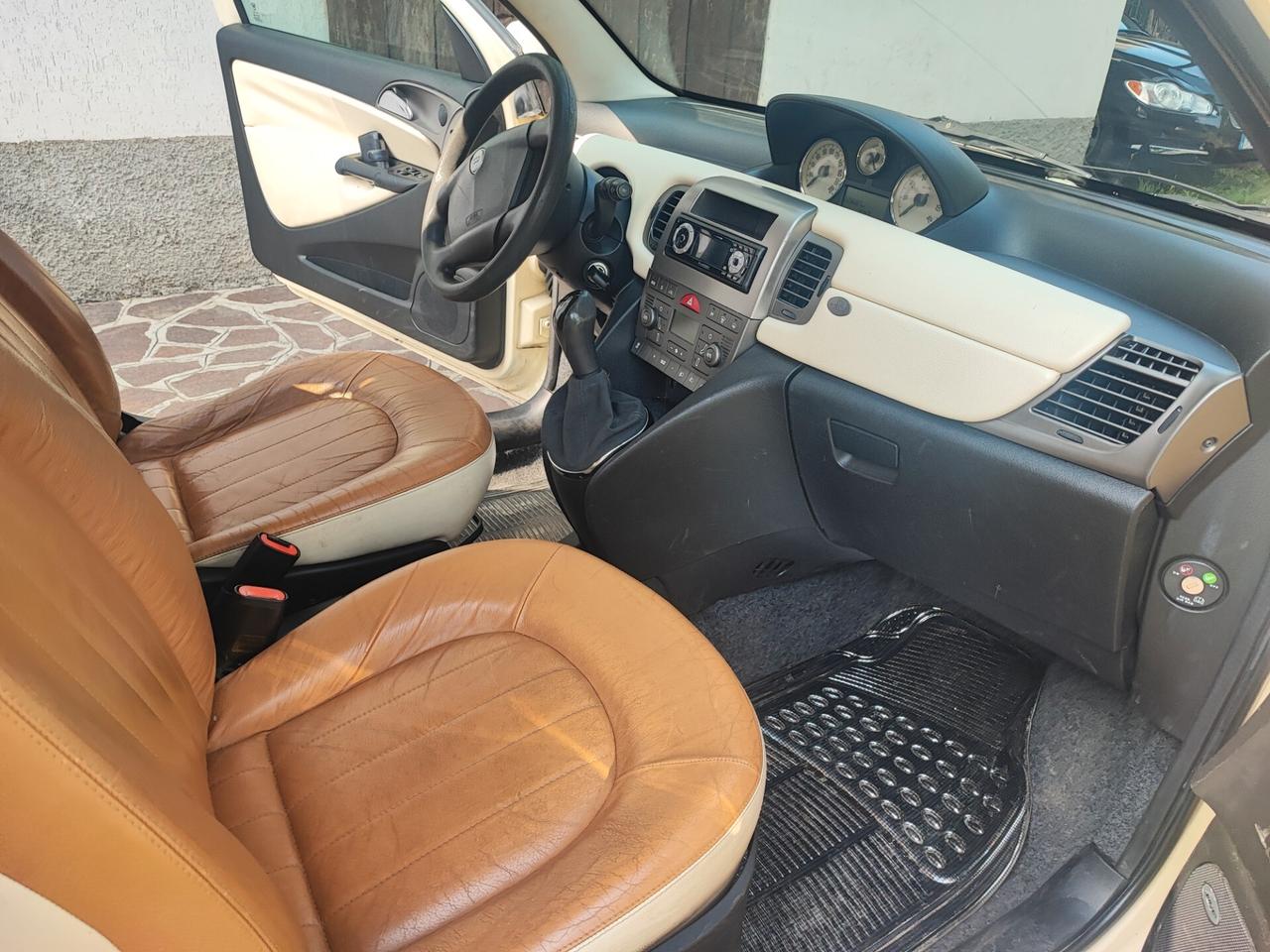 Lancia Ypsilon 1.3 Mjt neopatentati platino