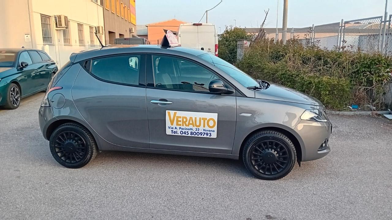 Lancia Ypsilon 1.0 FireFly 5 porte S&S Hybrid UnYca