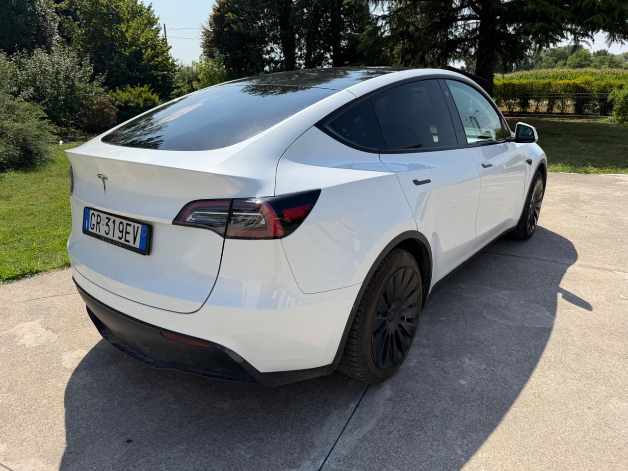 Tesla Model Y Long Range AWD