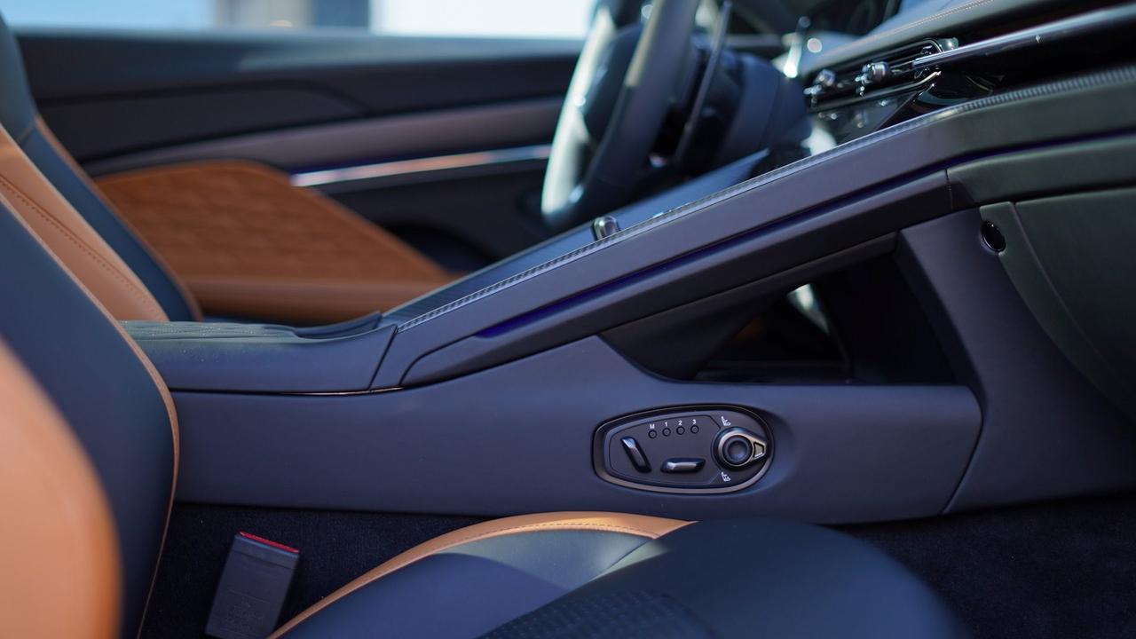 ASTON MARTIN DB12 V8 COUPE 26MY