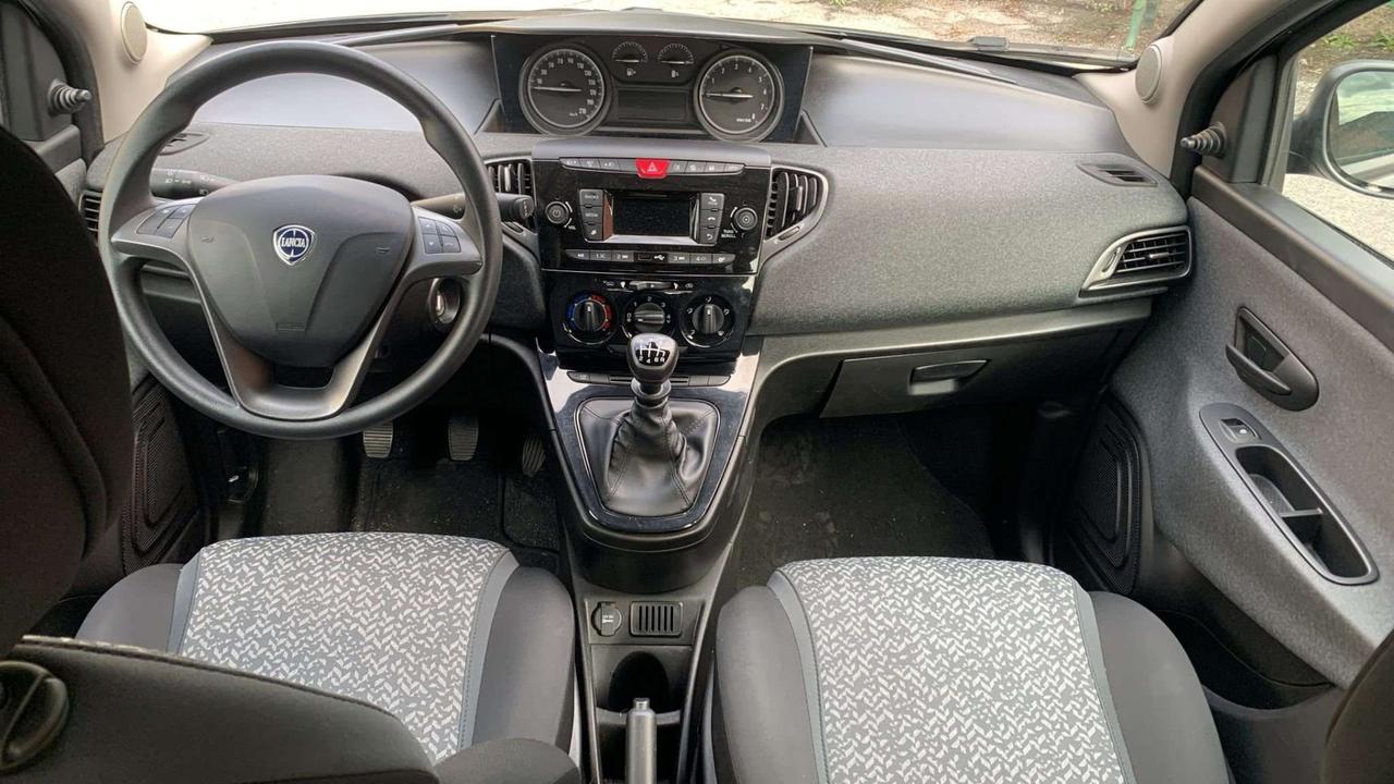 Lancia Ypsilon Ypsilon 1.0 firefly hybrid Silver s ECOCHIC