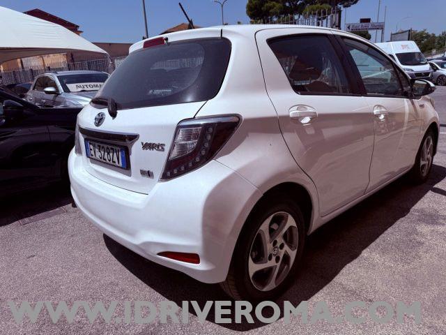 TOYOTA Yaris 1.5 Hybrid 5 porte Lounge "NEOPATENTATI"