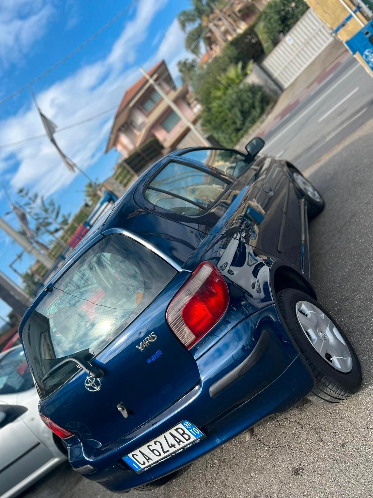 Toyota Yaris 1.0i 16V cat 5 porte Sol